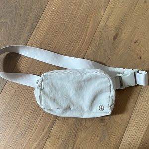 Lululemon EBB Bag